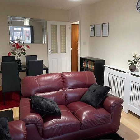 Nnk Air Bnb Enfield Exteriér fotografie