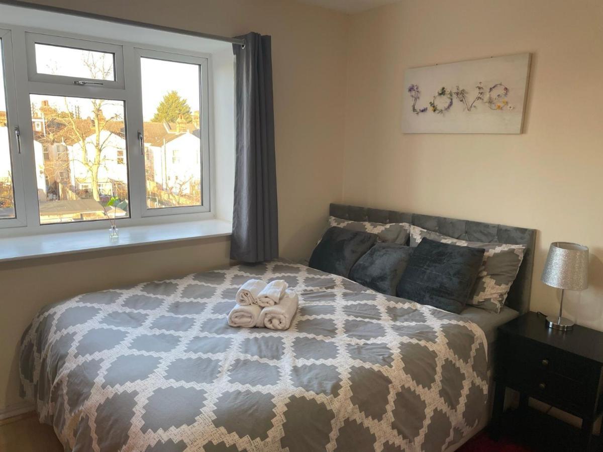 Nnk Air Bnb Enfield Exteriér fotografie