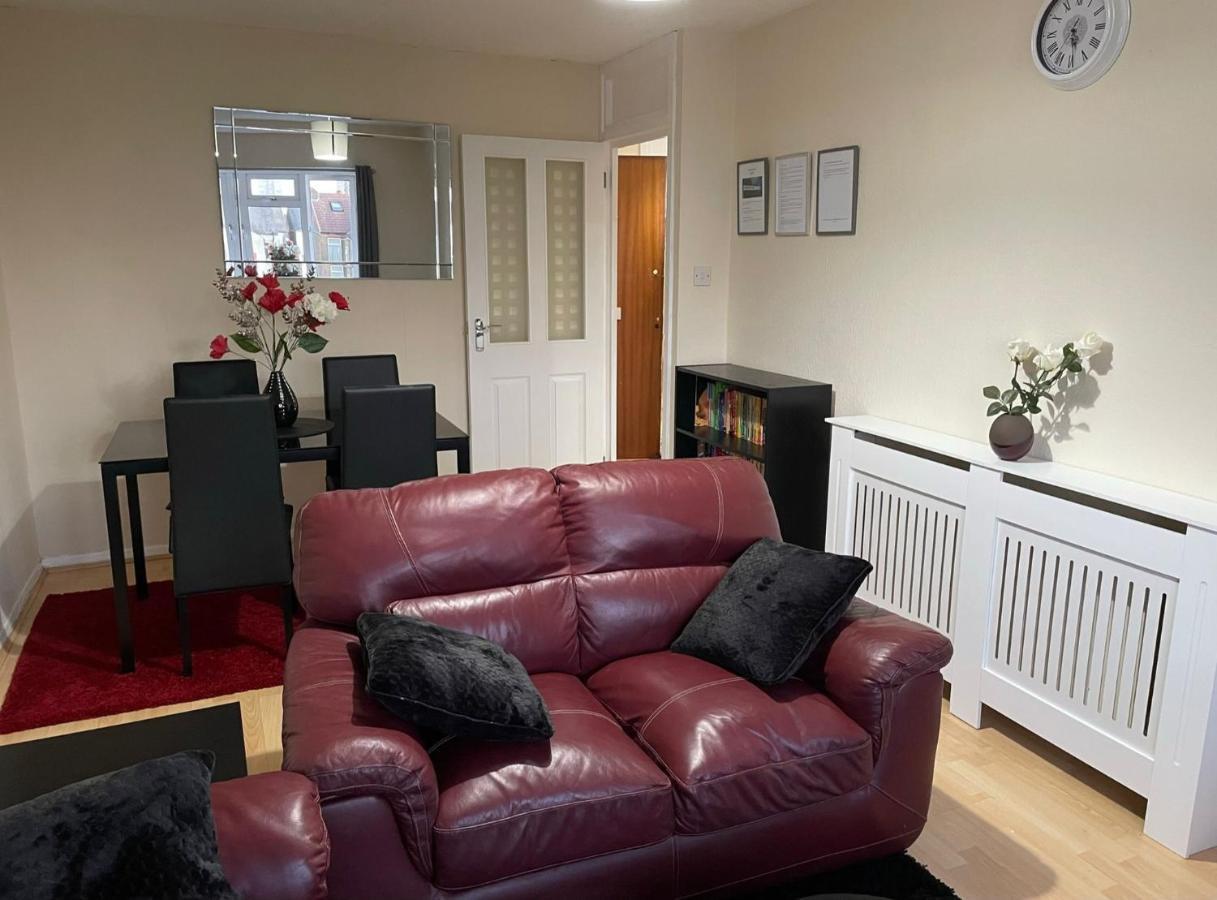 Nnk Air Bnb Enfield Exteriér fotografie