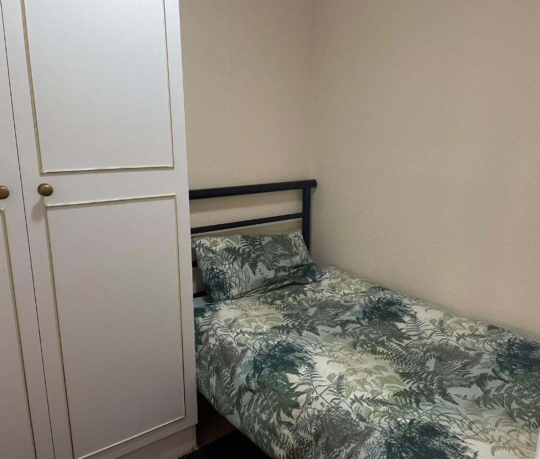 Nnk Air Bnb Enfield Exteriér fotografie
